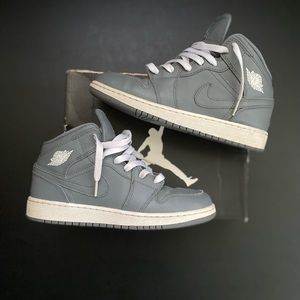Air Jordan 1 Mid - Cool Grey ◻️(GS) 5Y